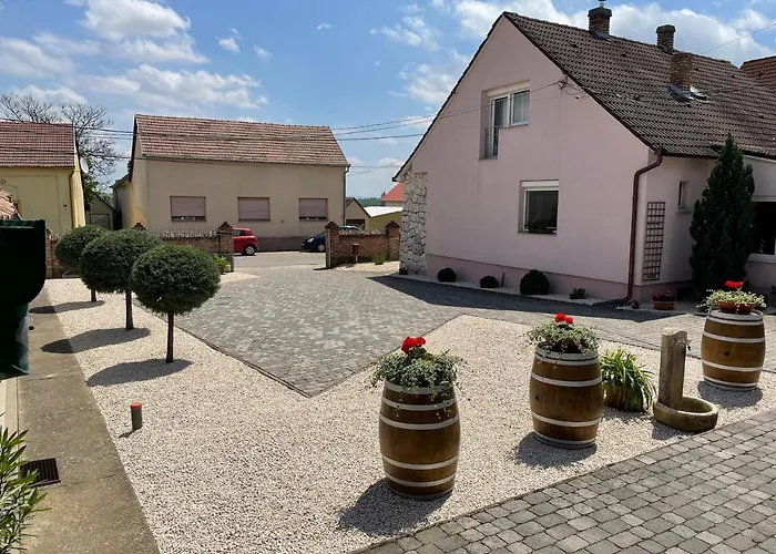 Mayer Pince Panzio לינה וארוחת בוקר Villány