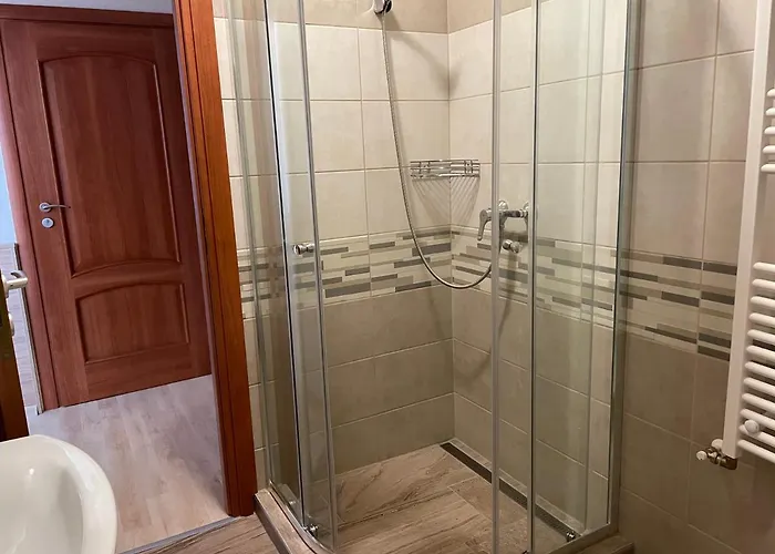 לינה וארוחת בוקר Mayer Pince Panzio 3*