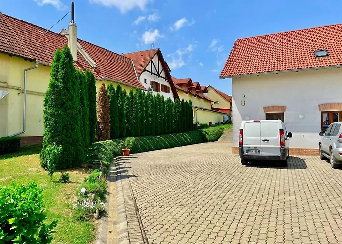 Mayer Pince Panzio לינה וארוחת בוקר 3*