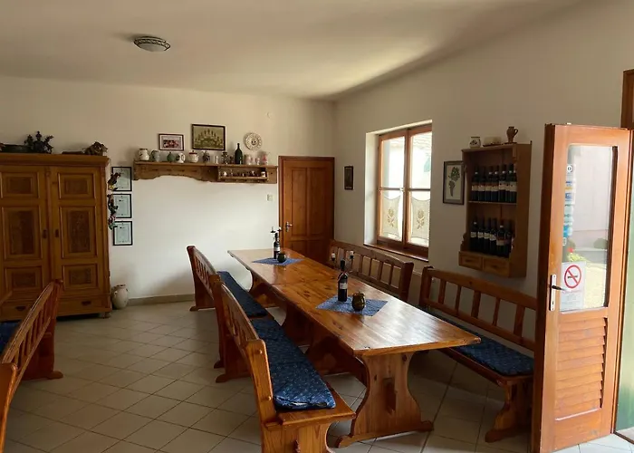 לינה וארוחת בוקר Mayer Pince Panzio 3*